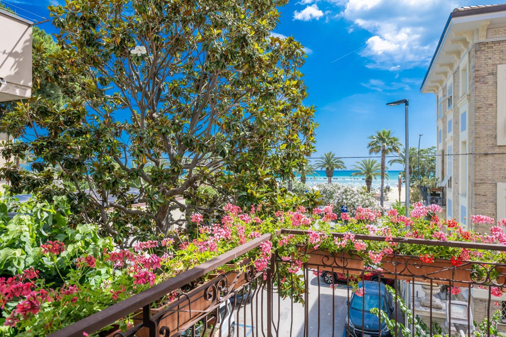 Hotel Florence San Benedetto del Tronto Exterior photo